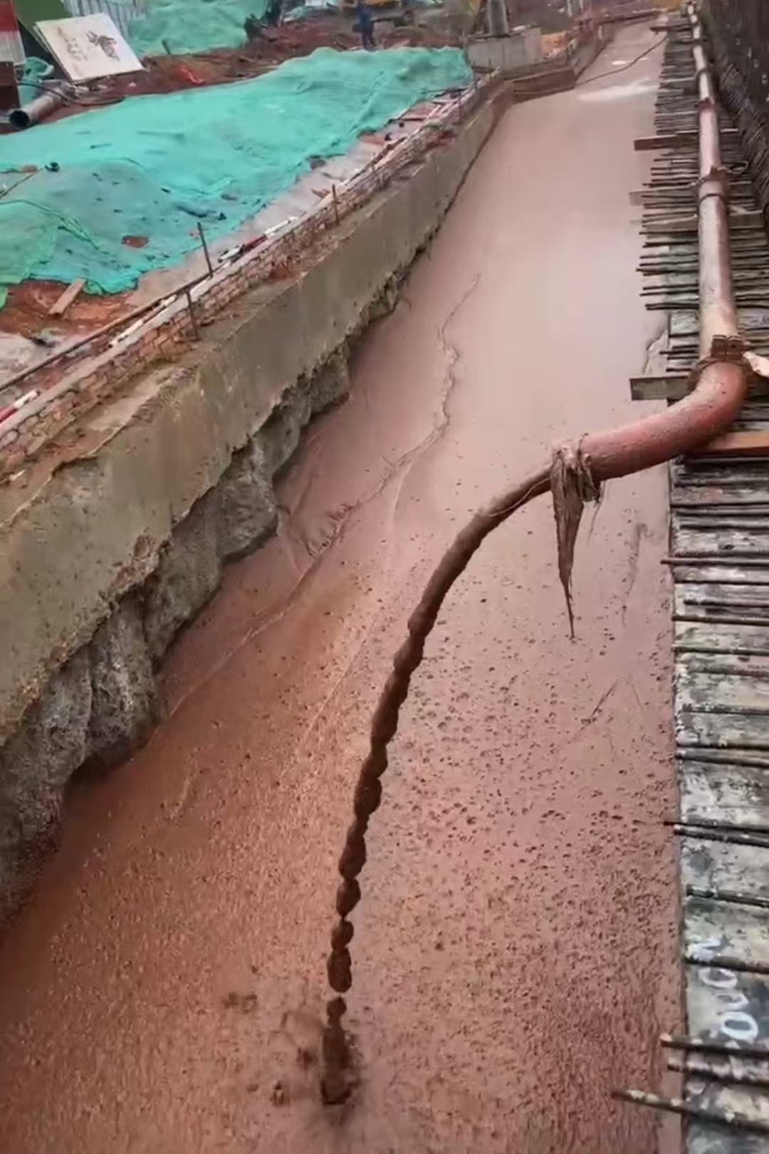 海南填筑预拌流态固化土肥槽回填